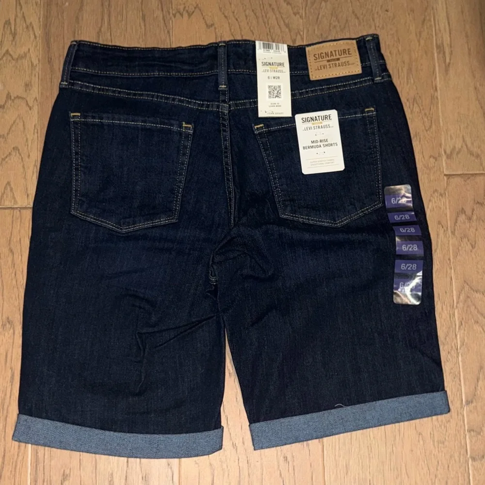 NWT Levi's Women's Dark Blue Bermuda Shorts